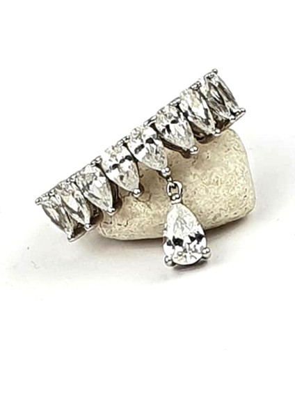 İtalyan tasarımı pırlanta ışıltısında zirkon taşlı gümüş yüzük fiyatları