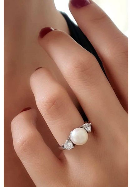 Zirkon taş detaylı gümüş inci yüzük