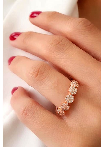 Pırlanta ışıltısında zirkon taşlı gümüş rose yüzük