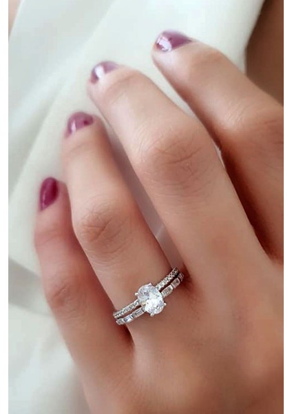 Pırlanta ışıltısında zirkon taşlı gümüş lüks yüzük