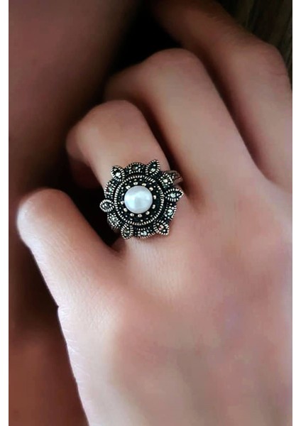 Markazit taşlı gümüş inci yüzük