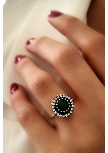 Kök zümrüt taşlı gümüş yüzük