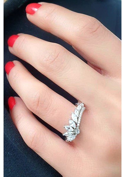 pırlanta parlaklığında zirkon taşlı gümüş yüzük