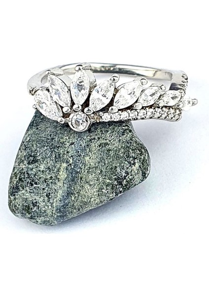 pırlanta parlaklığında zirkon taşlı gümüş yüzük modelleri