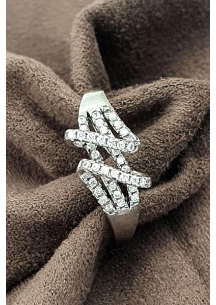 Pırlanta ışıltısında zirkon taşlı gümüş modern yüzük fiyatları