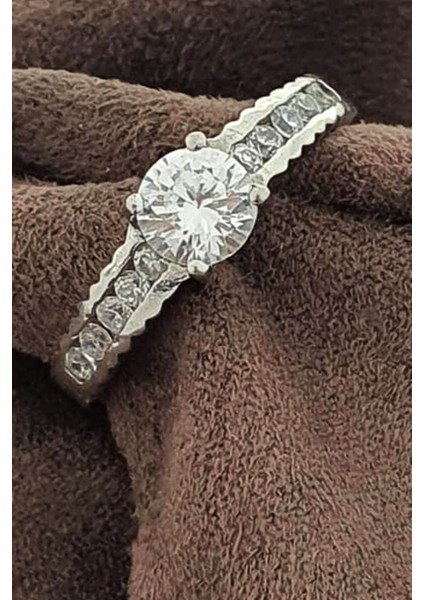 Zirkon taşlı gümüş tek taş yüzük modelleri