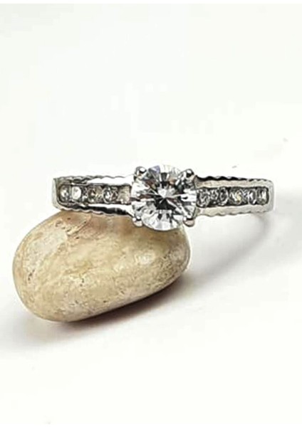 Zirkon taşlı gümüş tek taş yüzük fırsatları