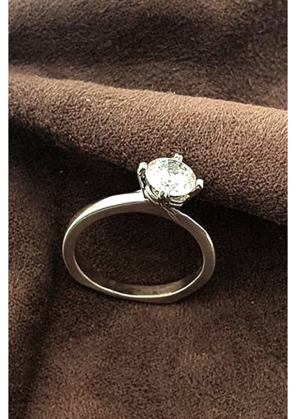 pırlanta ışıltısında zirkon taşlı gümüş tek taş yüzük modelleri