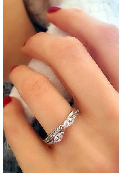 Zirkon taşlı gümüş lüks yüzük