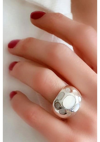 Sedef taşlı gümüş bombeli yüzük