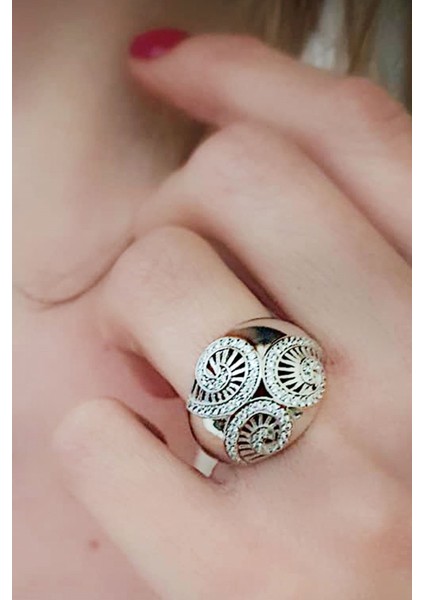 Zirkon taş detaylı bombeli gümüş yüzük