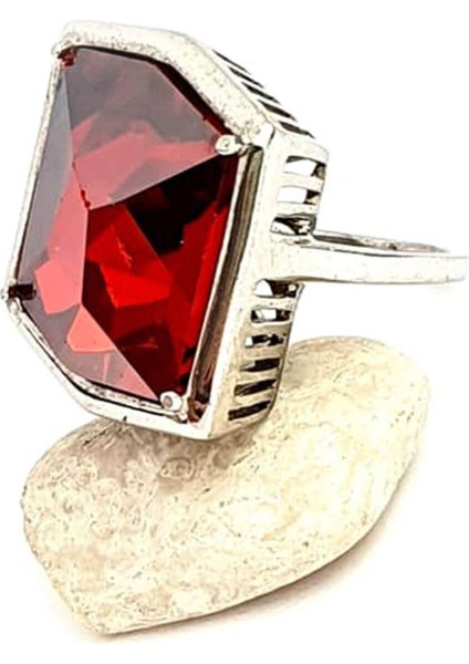 Kırmızı swarovski taşlı gümüş modern yüzük fiyatları