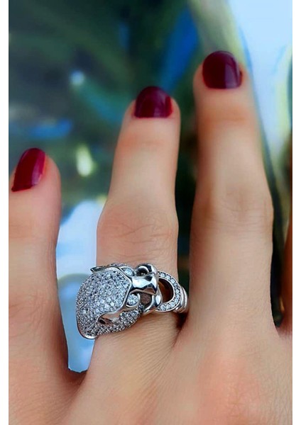 İtalyan tasarımı pırlanta ışıltısında zirkon taşlı gümüş Kaplan yüzük fiyatları