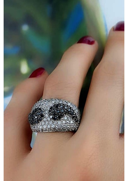 Oniks ve zirkon taş detaylı gümüş tasarım yüzük