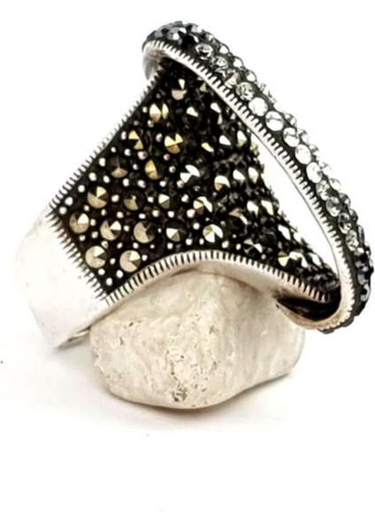 Swarovski taşlı markazit taş detaylı gümüş tasarım yüzük fiyatları
