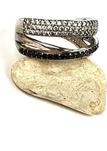 italyan tasarımı oniks ve zirkon taş detaylı gümüş modern yüzük modelleri