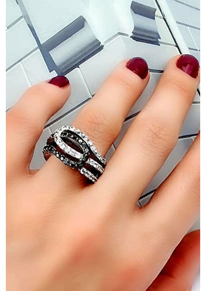 oniks ve zirkon taş detaylı italyan tasarımı gümüş lüks yüzük