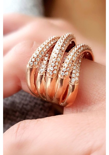 Pırlanta Parlaklığında Zirkon Taşlı 925ayar Gümüş Rose Altın Kaplama İtalyan Tasarımı Atlamalı Yüzük modelleri