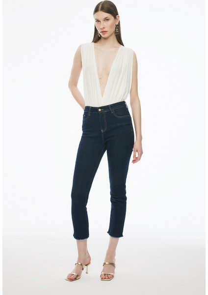 Beyaz Denias Regular Fit V-Yaka Sıfır Kol Bluz fiyatları