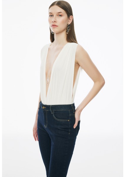 Beyaz Denias Regular Fit V-Yaka Sıfır Kol Bluz modelleri