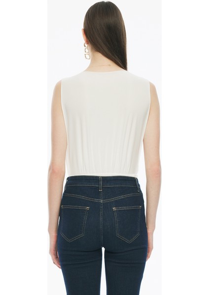 Beyaz Denias Regular Fit V-Yaka Sıfır Kol Bluz fırsatları