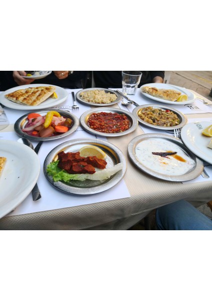 18 cm - Otantik Desenli Krom Çelik Meze ve Servis Tabağı