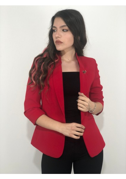 Kadın Kırmızı Bronş Detaylı Truvakar Kol Blazer Ceket