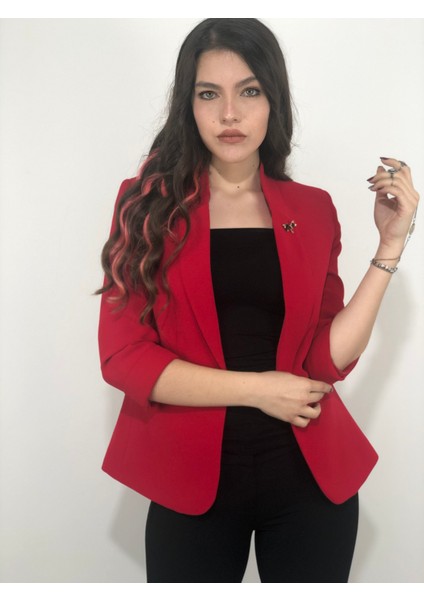 Kadın Kırmızı Bronş Detaylı Truvakar Kol Blazer Ceket fiyatları