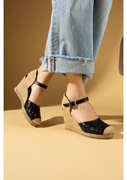 Çiçek Desenli Hasır Dolgu Taban Önü Kapalı Kadın Sandalet 69-76-25 modelleri