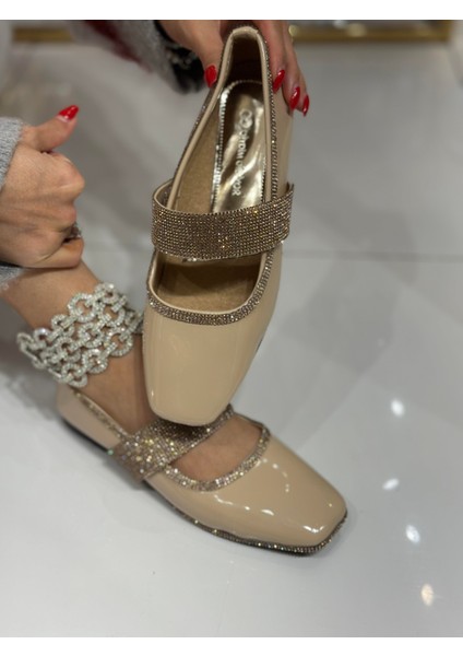 Must Rugan Babet Nude