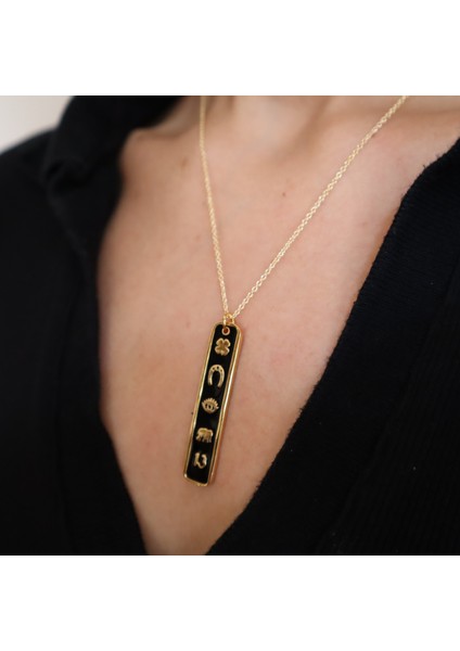 Siyah Mine Detaylı Altın Kaplama Sembol Kolye – Uğur ve Şans Figürlü