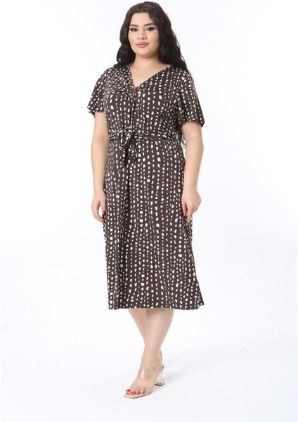 Kadın Büyük Beden Kahve Göğüs Detaylı Kısa Kollu Kuşaklı Elbise 65N38778