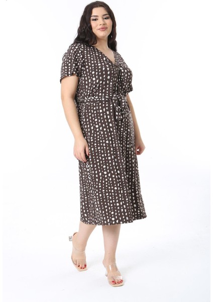 Kadın Büyük Beden Kahve Göğüs Detaylı Kısa Kollu Kuşaklı Elbise 65N38778