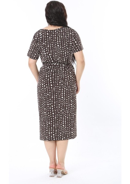 Kadın Büyük Beden Kahve Göğüs Detaylı Kısa Kollu Kuşaklı Elbise 65N38778