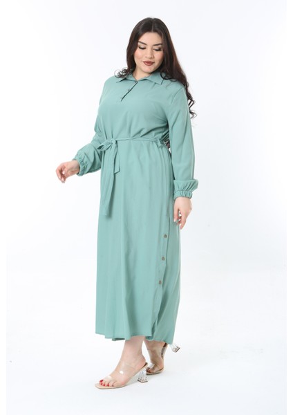 Kadın Büyük Beden Yeşil Ön Patı ve Yan Yırtmacı Düğme Detaylı Uzun Elbise 65N38855