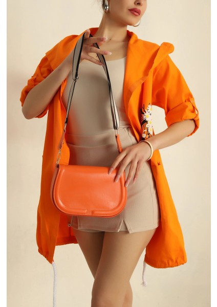 Turuncu Mıknatıs Kapaklı Omuz Çantası
