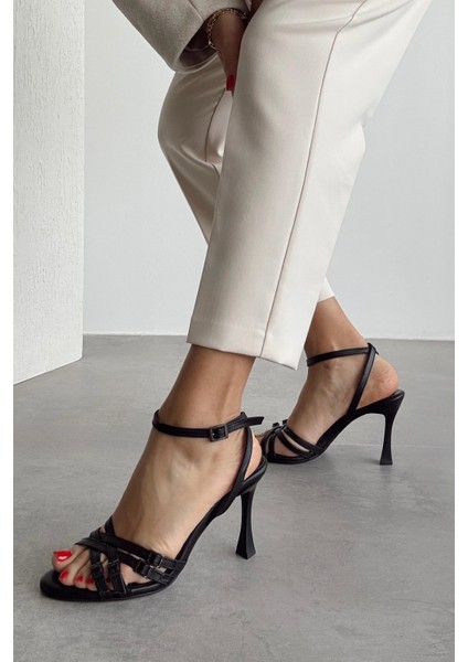 Rosalin Siyah Hakiki Deri Topuklu Ayakkabı