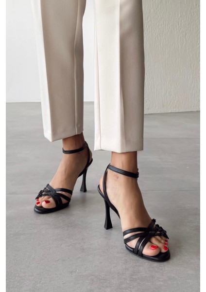 Rosalin Siyah Hakiki Deri Topuklu Ayakkabı