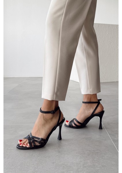 Rosalin Siyah Hakiki Deri Topuklu Ayakkabı