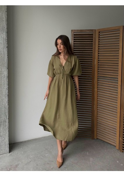 Haki - V Yaka Bağlamalı Müslin Kumaş Beli Lastikli Balon Kol Midi Elbise