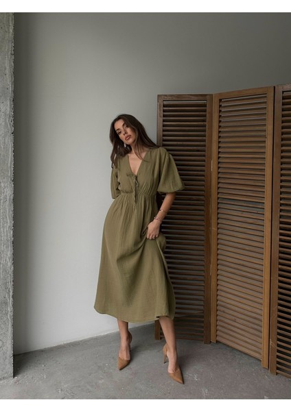Haki - V Yaka Bağlamalı Müslin Kumaş Beli Lastikli Balon Kol Midi Elbise fiyatları