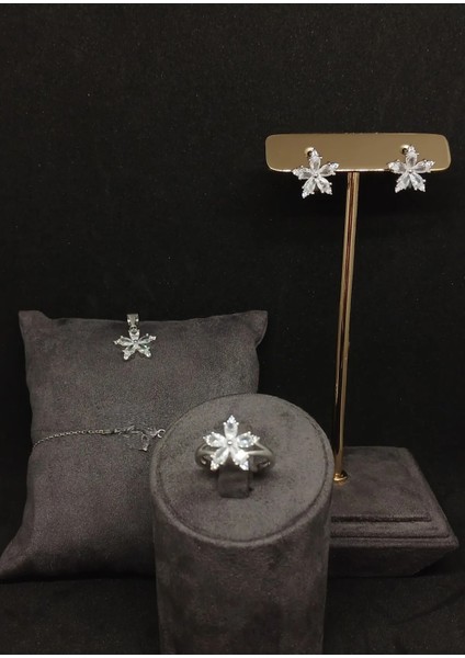 Çiçek Motifli Taşlı Gümüş Takı Seti – 925 Ayar, Şık ve Zarif Kadın Aksesuarı modelleri
