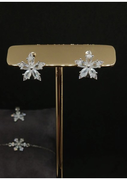 Çiçek Motifli Taşlı Gümüş Takı Seti – 925 Ayar, Şık ve Zarif Kadın Aksesuarı fırsatları