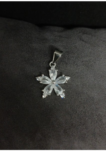 Çiçek Motifli Taşlı Gümüş Takı Seti – 925 Ayar, Şık ve Zarif Kadın Aksesuarı indirimleri