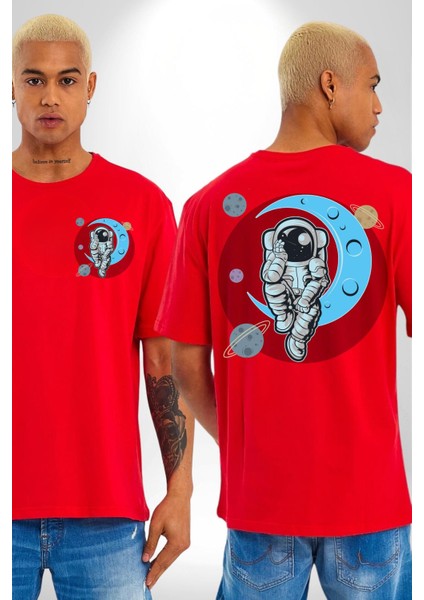 Uzay Ay Içinde Oturan Astronot Kadın Erkek Ön Minimal Sırt Baskılı Kırmızı Pamuklu Tişört