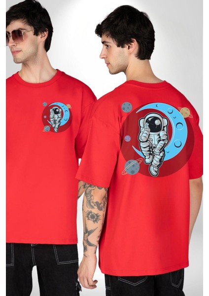 Uzay Ay Içinde Oturan Astronot Kadın Erkek Ön Minimal Sırt Baskılı Kırmızı Pamuklu Tişört fırsatları