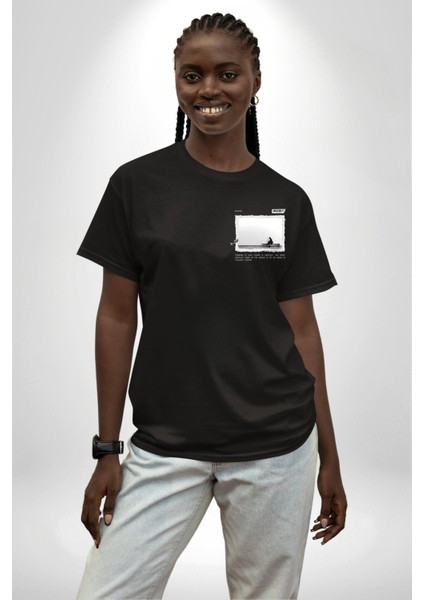 Düşünen Mesajlaşan Modern Kız Kadın Erkek Ön Minimal Sırt Baskılı Siyah Pamuklu Tişört modelleri