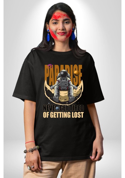 Kaybolmaktan Asla Bıkma Astronot Kadın Erkek Ön Baskılı Siyah Pamuklu Tişört Penye Klasik fiyatları