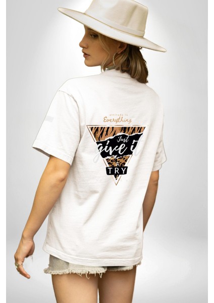 Tutum Her Şeydir Sadece Ver Onu Kaplan Kadın Erkek Ön Minimal Sırt Baskılı Beyaz Pamuklu Tişört indirimleri