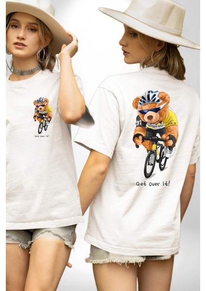 Bisiklet Süren Havalı Oyuncak Ayı Kadın Erkek Ön Minimal Sırt Baskılı Beyaz Pamuklu Tişört fırsatları
